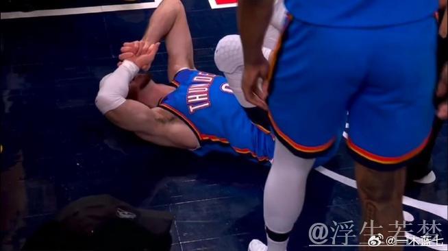 肯里精准助攻 卡鲁索切入完成上篮